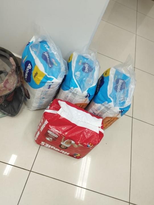 Foto 3 de 4 — Trio é preso pela PM após furtarem vários produtos de fármacia na Vila Xavier